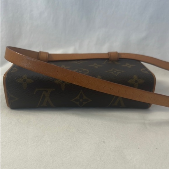 Louis Vuitton Monogram Crossbody Bag - Picture 6 of 10